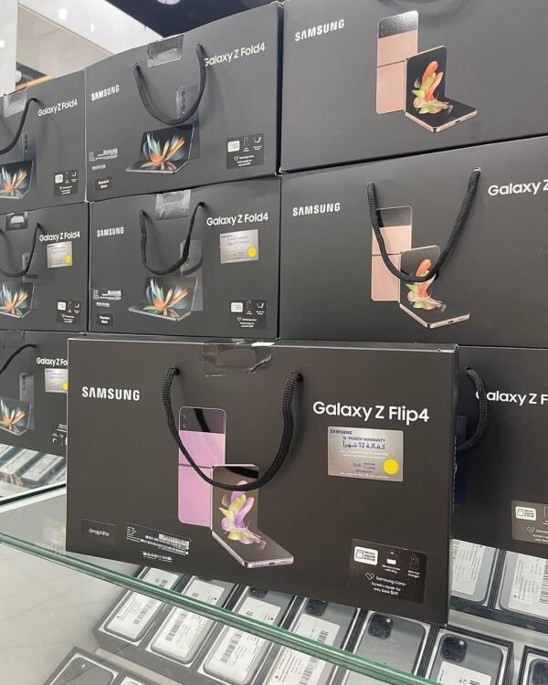 Samsung Galaxy z flip - Image 2