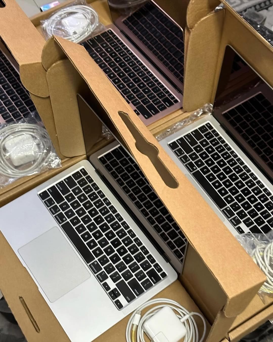 MacBook air 2020 - Image 3