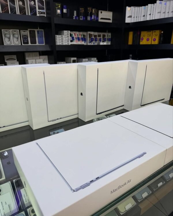 MacBook Air - Image 6