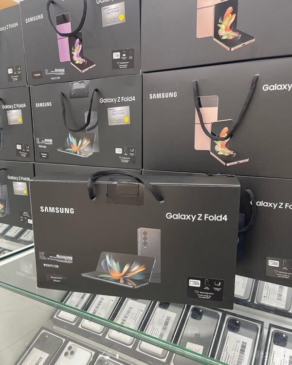 Samsung Galaxy z flip - Image 3