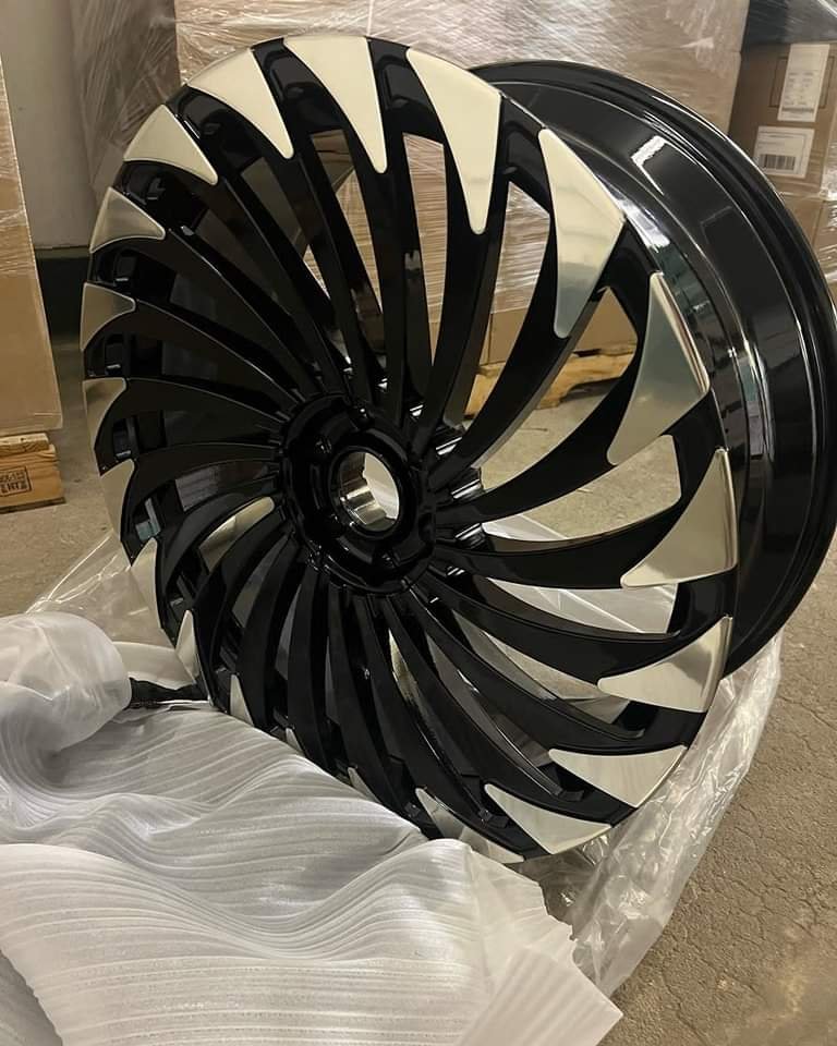 Rims & Tires Pallet - Image 12