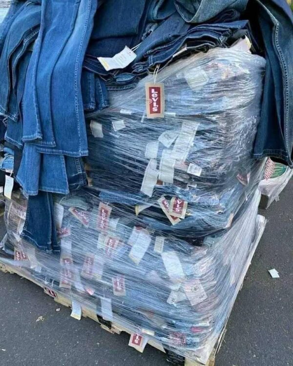 Mix Jeans 300 Pieces Per Pallet