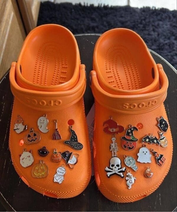 Crocs 300 pairs per pallet - Image 10
