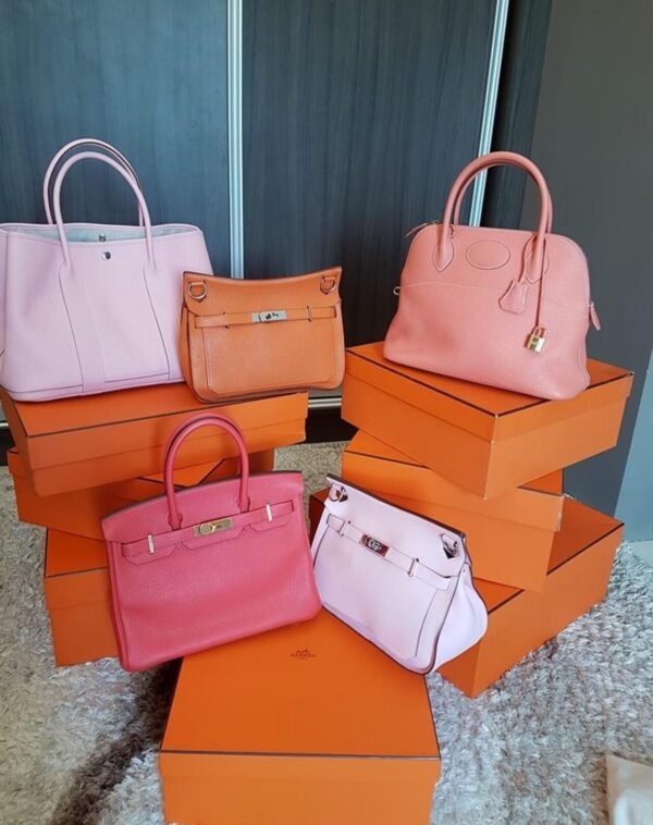 Branded Ladies Hand bags 300 pieces per pallet