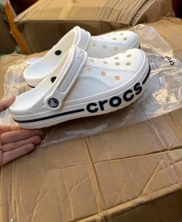 Crocs 300 pairs per pallet